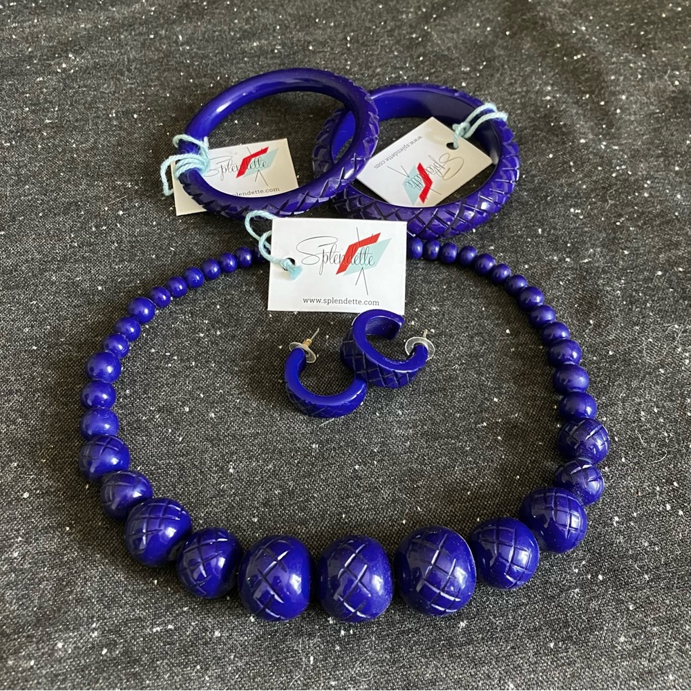 Splendette Indigo Heavy Carved Fakelite Set